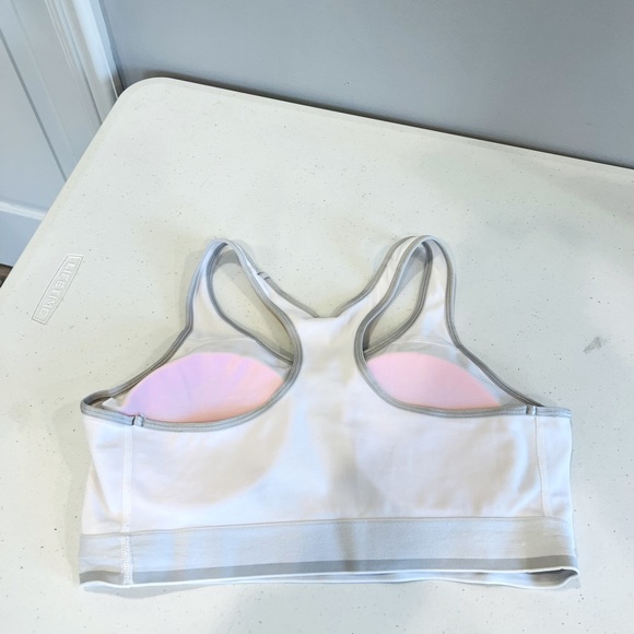 Under Armour padded sports bra - Picture 3 of 3